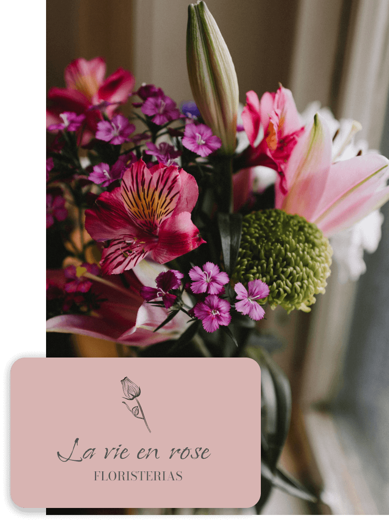 Ramo de flores y la tarjeta de La vie en rose con el logotipo